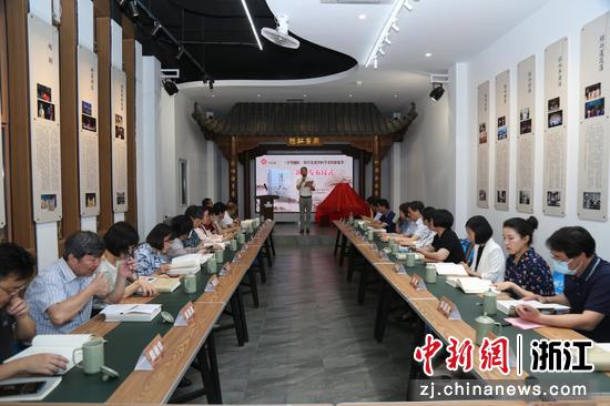 《守望越医·绍兴名老中医学术经验集萃》新书发布仪式现场 绍兴市非遗保护中心 供图